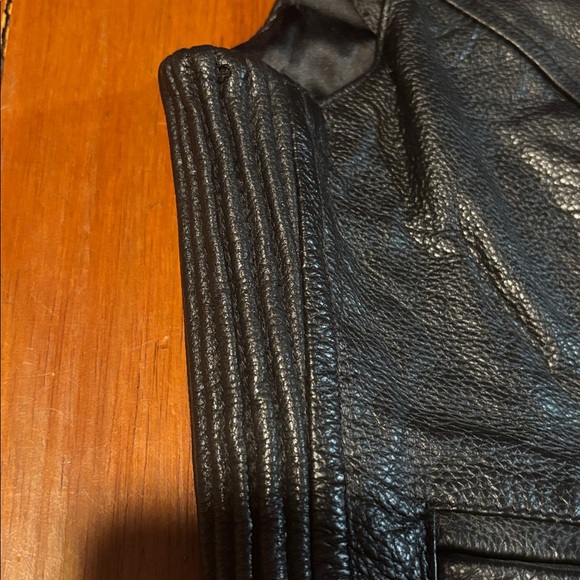 Womens Black Leather Vest with buffalo nickel Button Closure - Picture 5 of 6